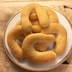 plate with Paraguayan cheese bread ( Chipa)